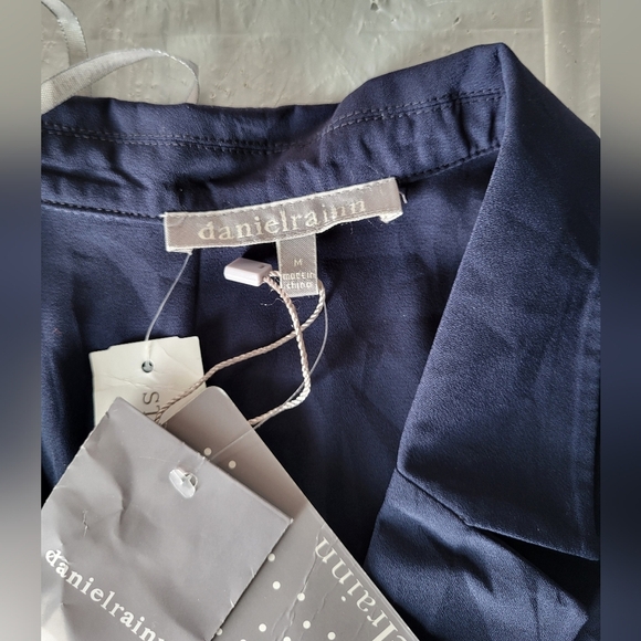 NEW Daniel Rainn Midnight Blue Blouse, Size Medium. - Picture 3 of 4